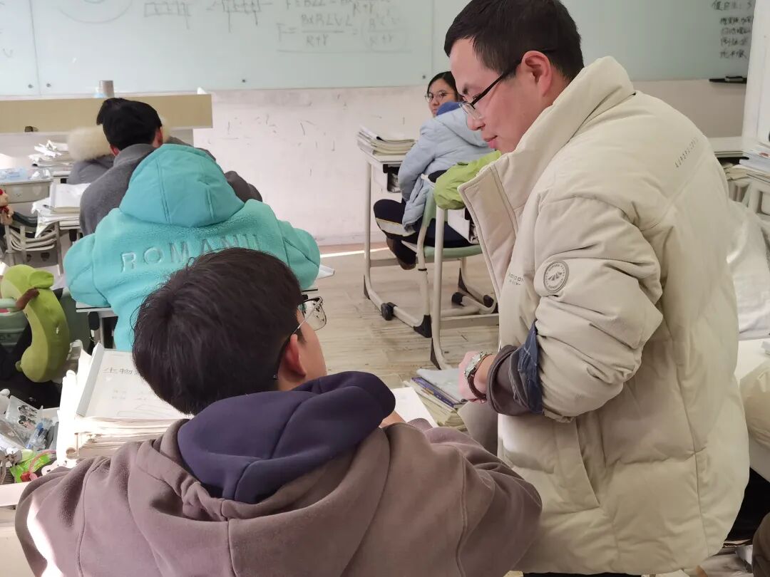 高三上课 “听懂” 就忘?新学高考输出式课堂,让知识从 “被动听” 到 “主动会”(图3) 高三上课 “听懂” 就忘?新学高考输出式课堂,让知识从 “被动听” 到 “主动会”(图3)