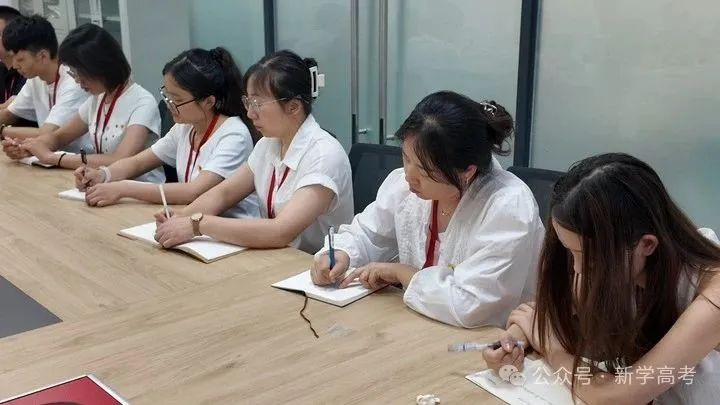 以党建引领教育事业高质量发展——成都市成华区新学八里教育培训学校有限责任公司党支部成立纪实(图3) 图片