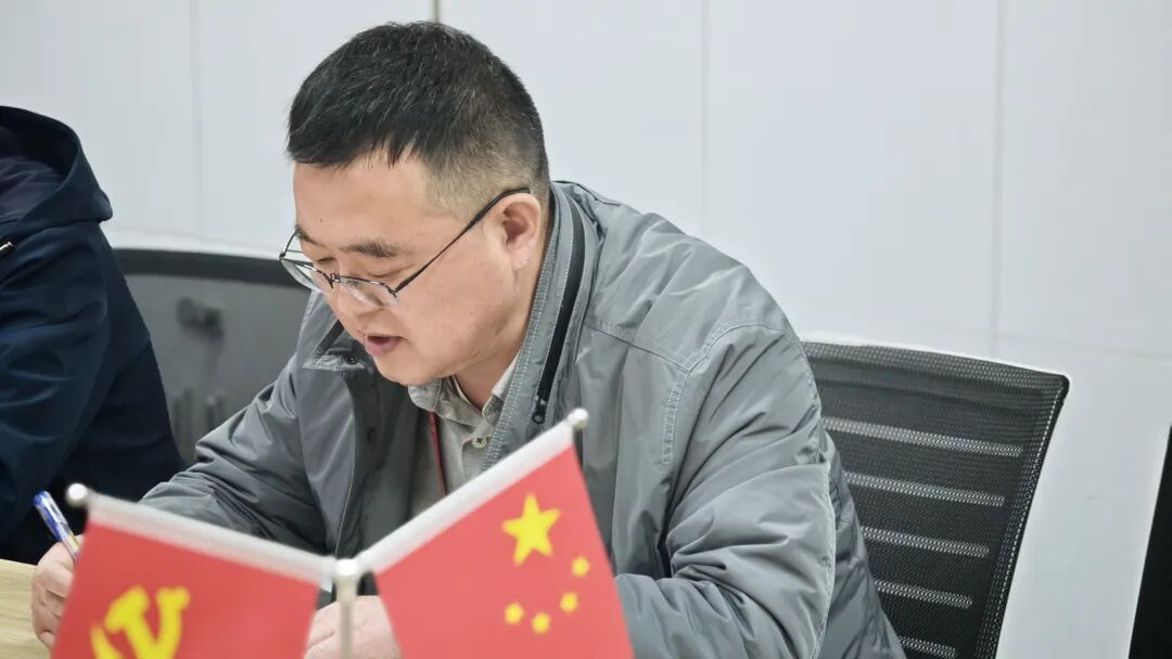 党建引领聚合力,创新赋能育新篇—— 11月新学八里党支部召开党员扩大会圆满召开(图3) 党建引领聚合力,创新赋能育新篇—— 11月新学八里党支部召开党员扩大会圆满召开(图3)