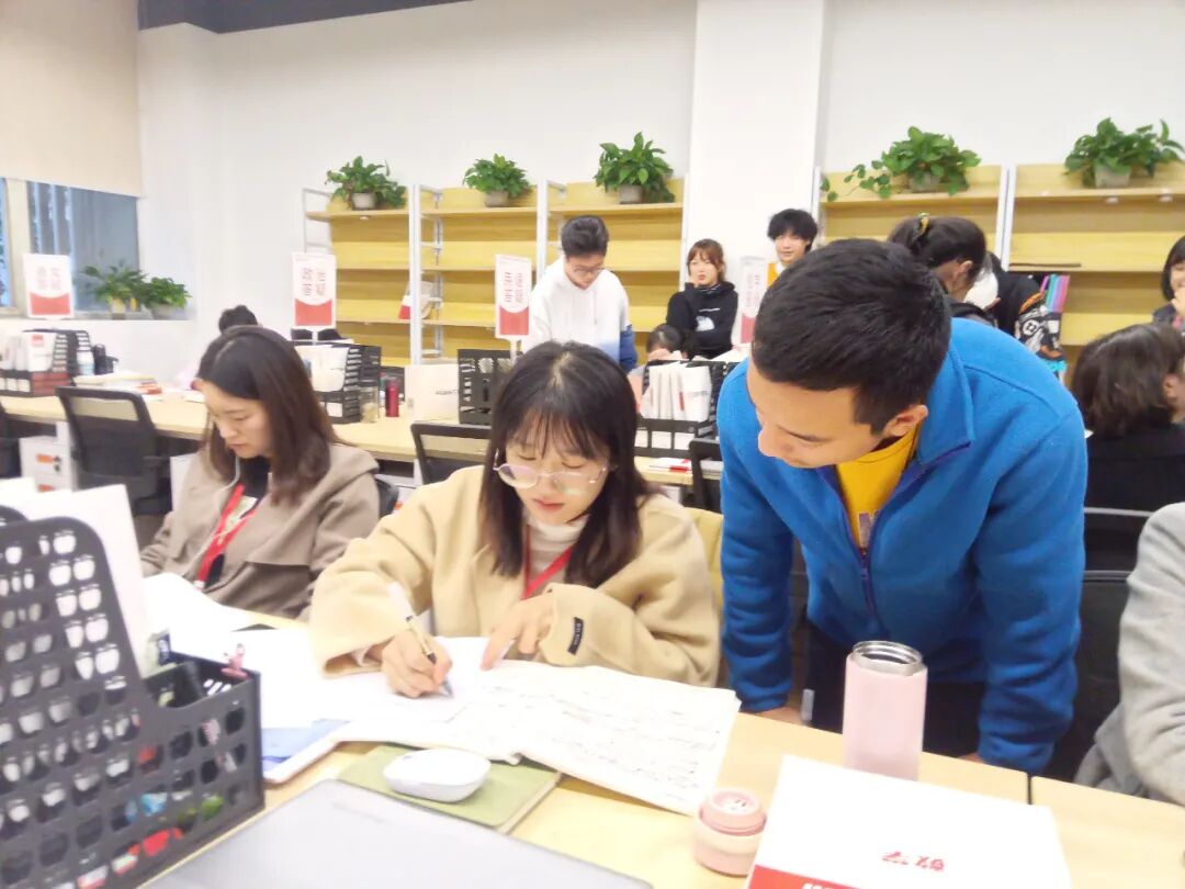 告别 “一刀切” 课堂!新学高考分层走班制,为高三提分按下 “加速键”(图2) 告别 “一刀切” 课堂!新学高考分层走班制,为高三提分按下 “加速键”(图2)