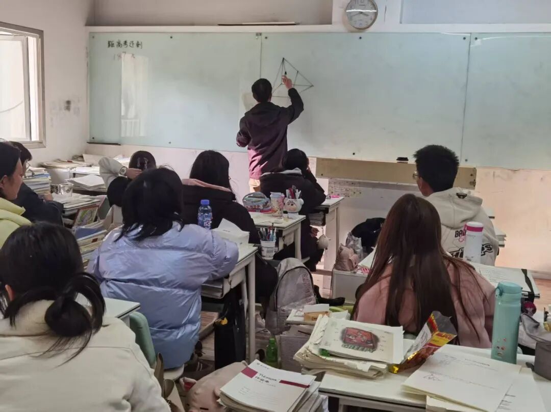 告别 “一刀切” 课堂!新学高考分层走班制,为高三提分按下 “加速键”(图3) 告别 “一刀切” 课堂!新学高考分层走班制,为高三提分按下 “加速键”(图3)